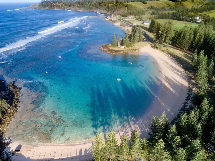 Hotels near Ball Bay