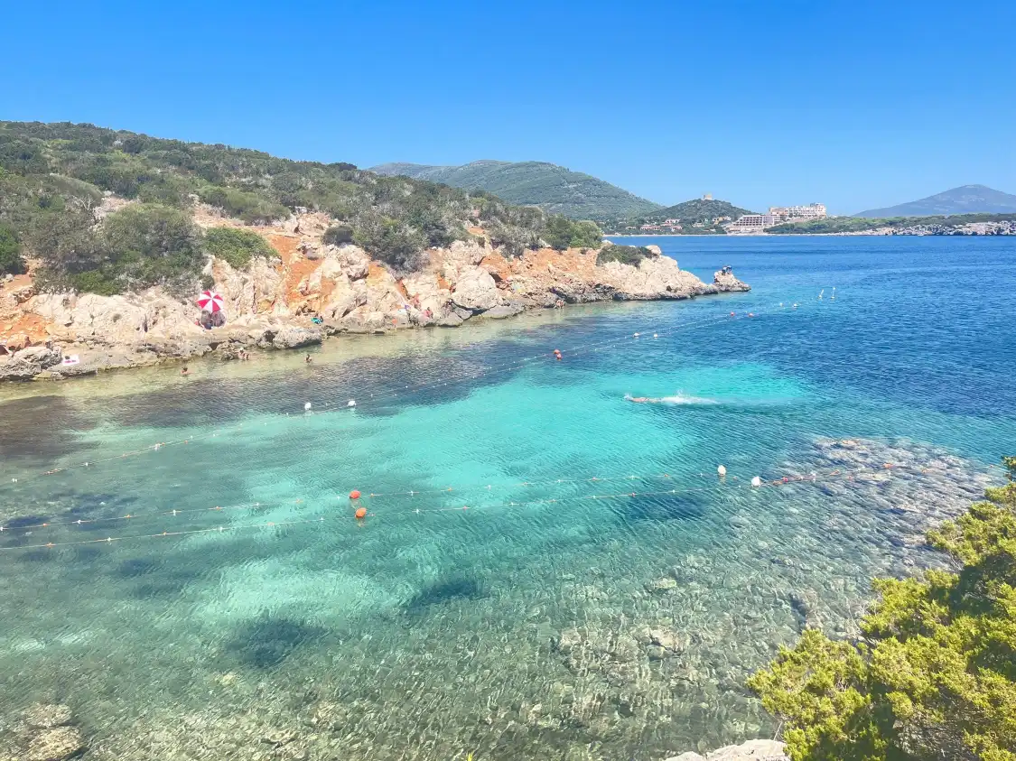 Hotels near Cala Dragunara