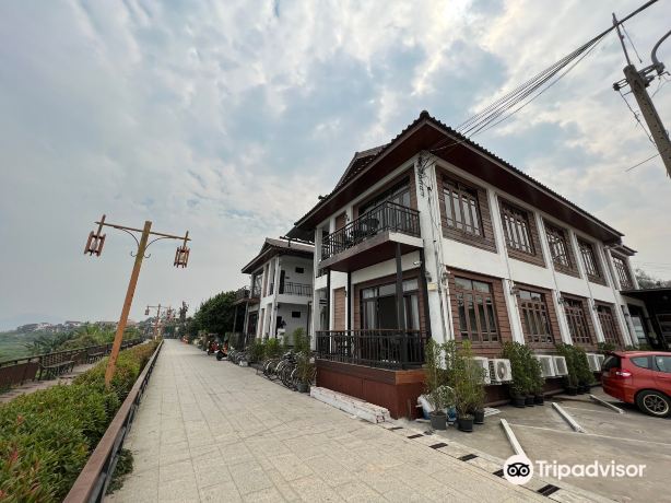 Compare 5 airports near Chiang Khan