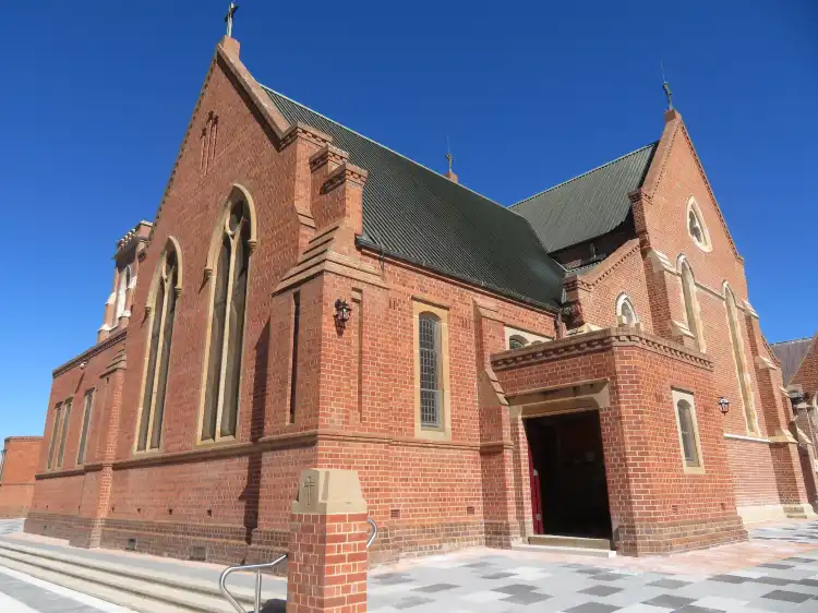 Charles Sturt University附近的飯店