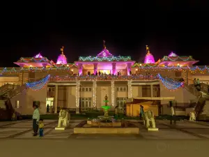 Trimandir, Adalaj