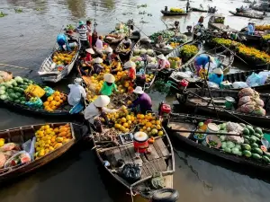 Chợ nổi Cái Bè