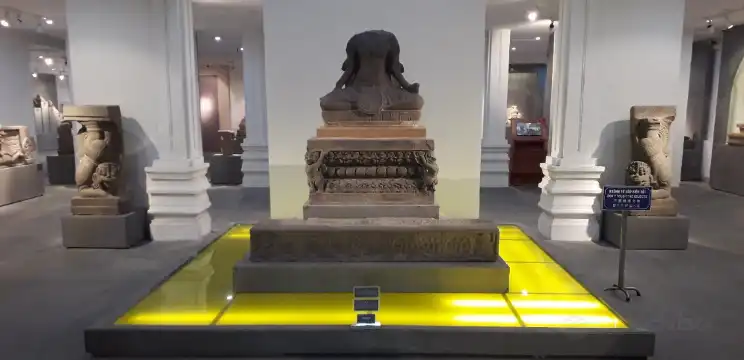 鄰近佔婆雕刻博物館的酒店