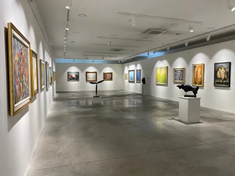 Hotels near Museum and Gallery