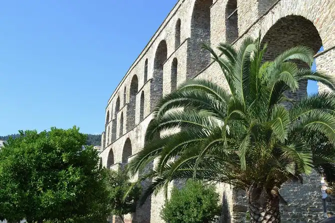 Các khách sạn gần The Aquaduct