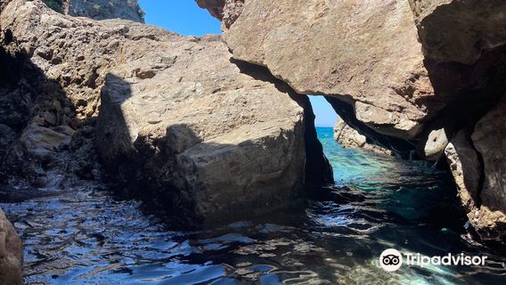 Tsabou beach bar & restaurant