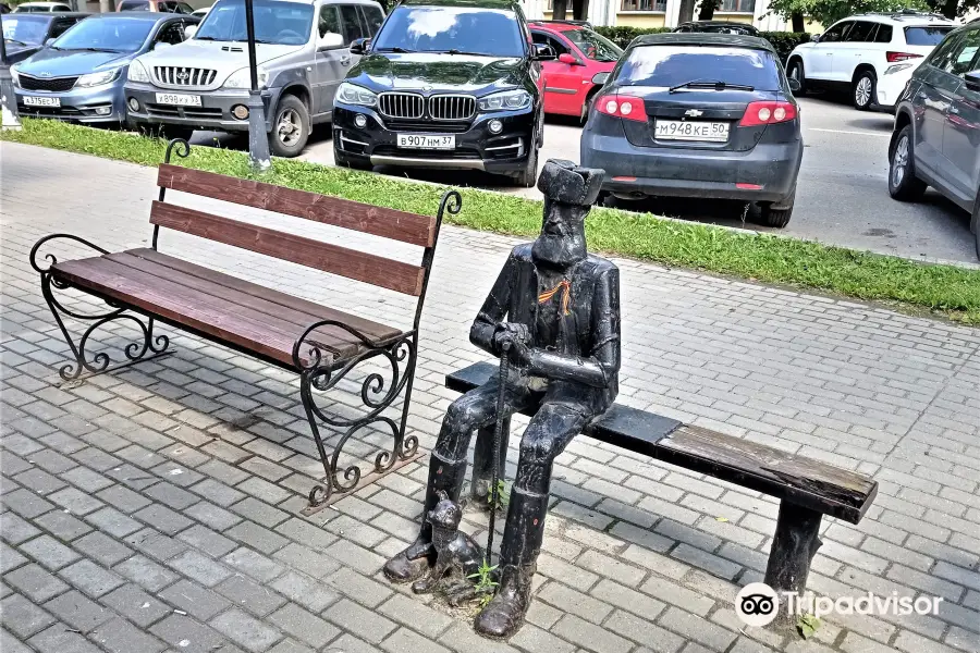 Monument to the Old Man on the Bench