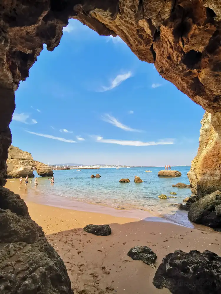 Hotels near Pinhao Beach