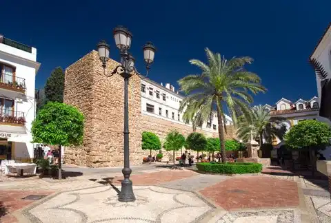 Отели рядом с достопримечательностью «Murallas del Castillo (Las)»