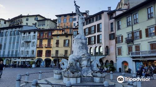 Fontana di Piazza XIII Martiri di Lovere