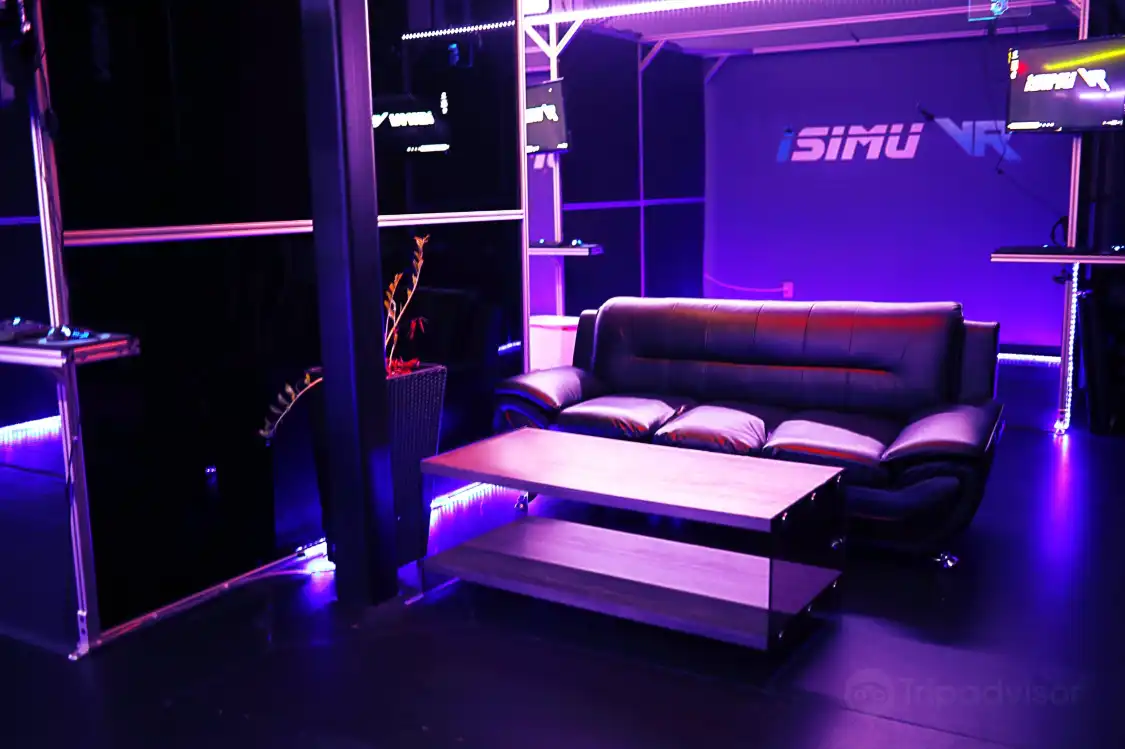 Hotels near iSimu VR