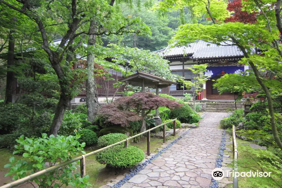 Gyokusenji Temple