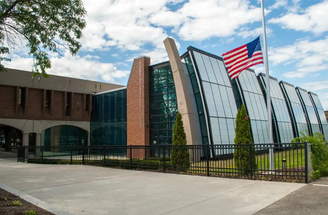 Schenectady County Public Library附近的飯店
