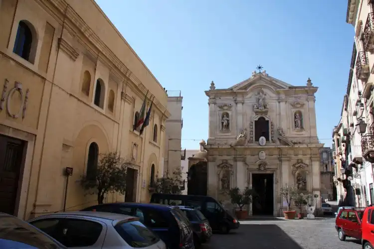 Hotels near Convento Santa Chiara