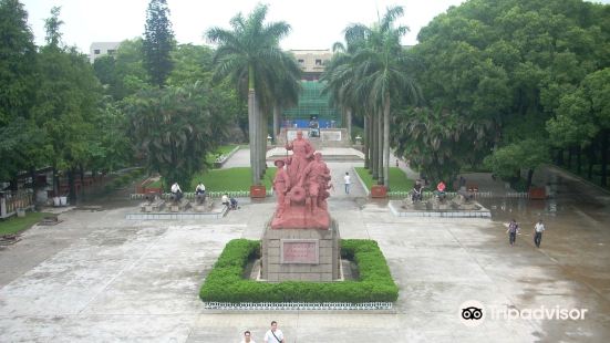 Statue of Three Commanders