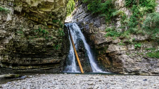 Bukhtivetskiy Waterfall