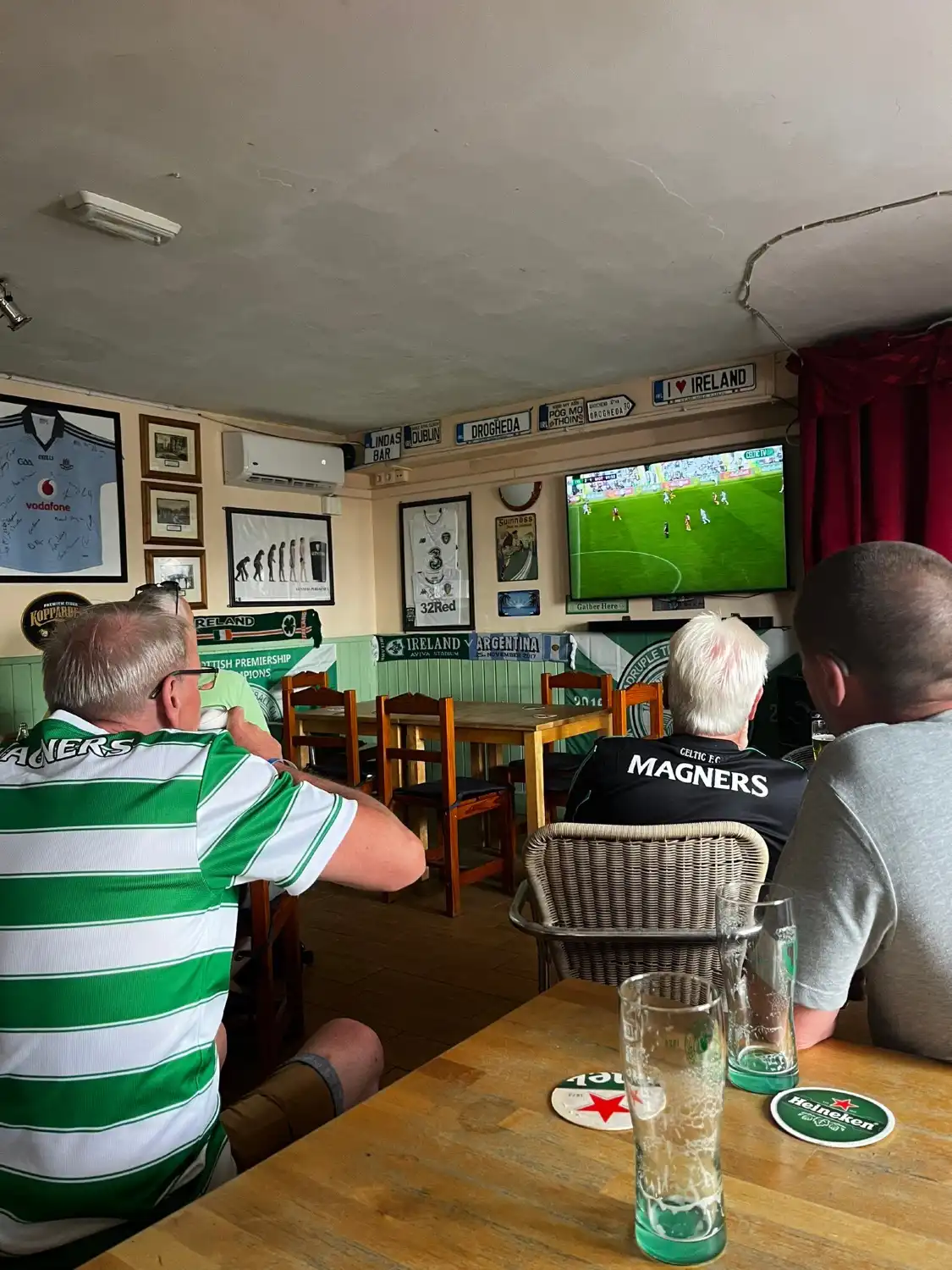 Hotels near Murphys Irish Bar