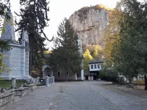 Bacho Kiro Cave - Dryanovo monastery
