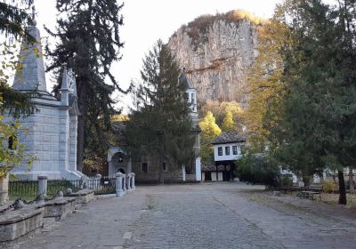 Bacho Kiro Cave - Dryanovo monastery