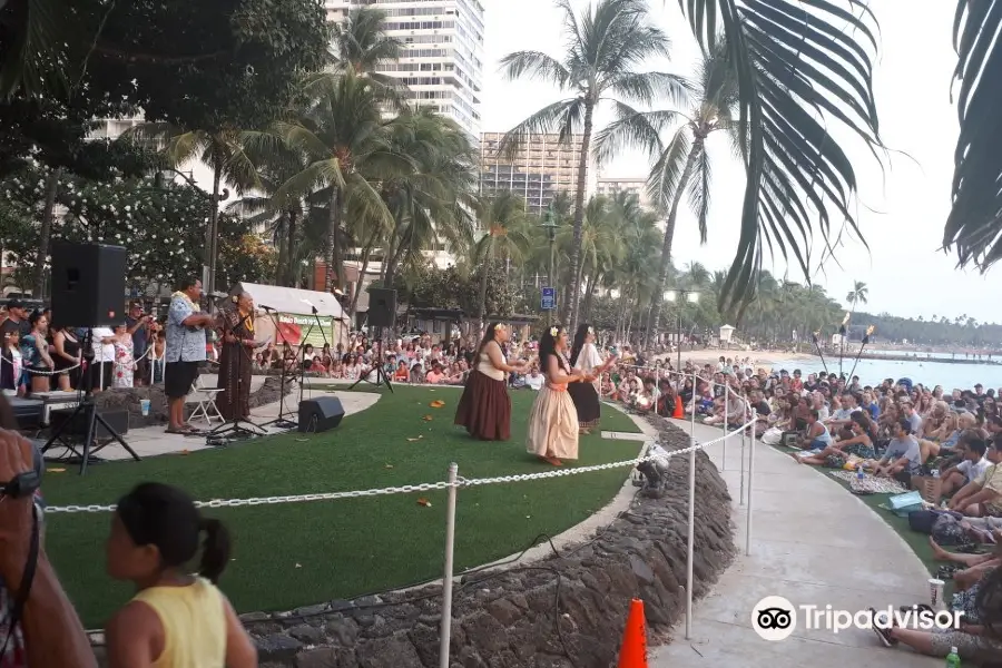 Kūhiō Beach