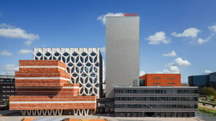 Hotels near Naturalis Biodiversity Center