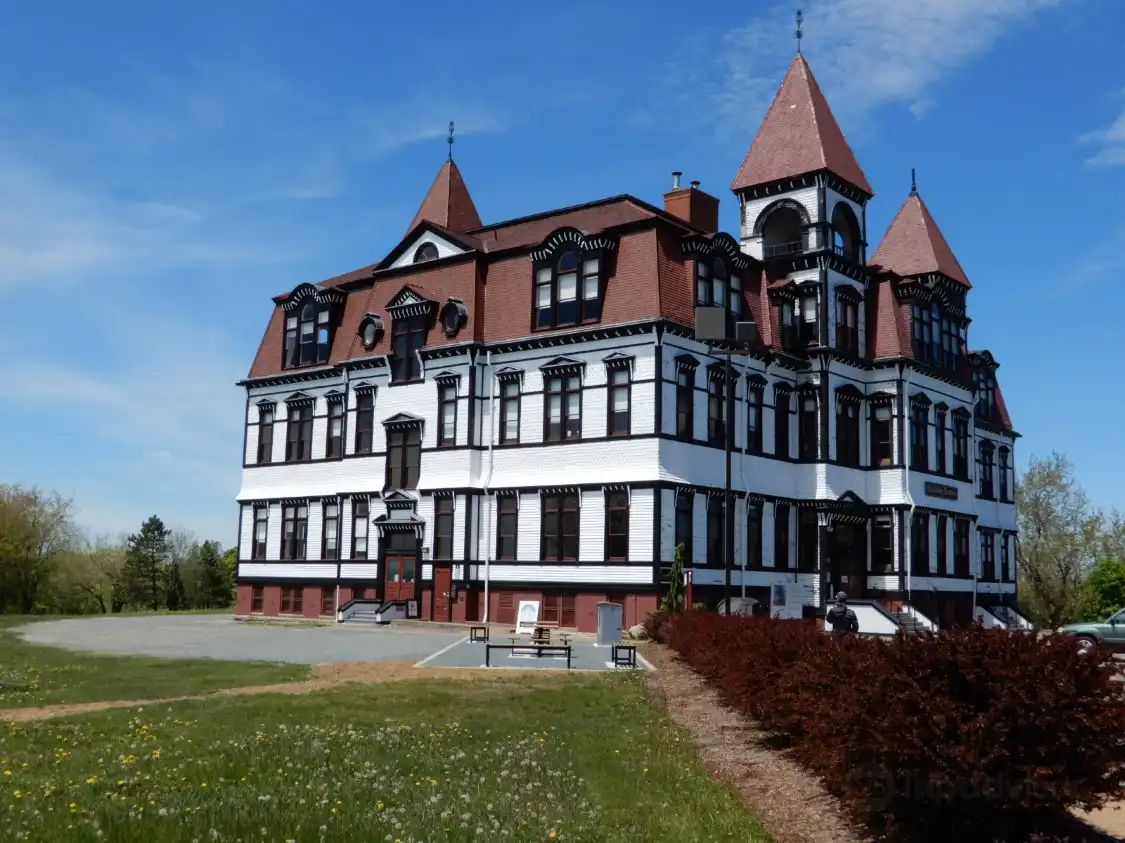 Hotels near Lunenburg Historic District