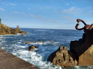 Comb of the Wind (Eduardo Chillida, 1976)