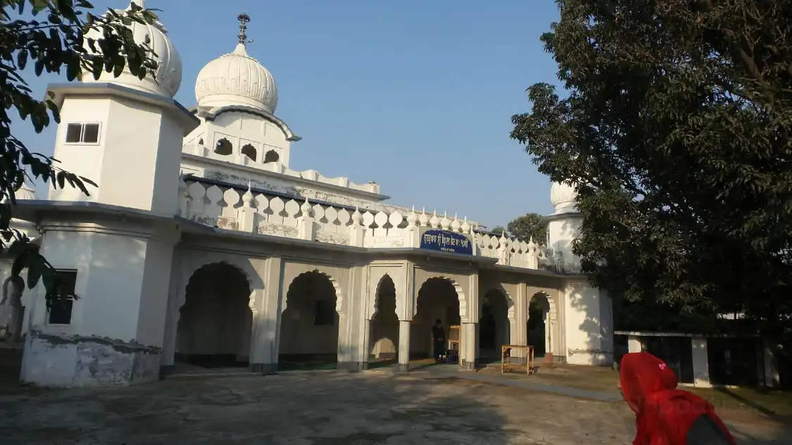 Các khách sạn gần Gurudwara Charan Kamal