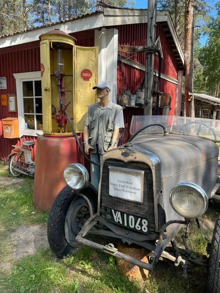 Hotels near Toivonen farm animal park and farming museum