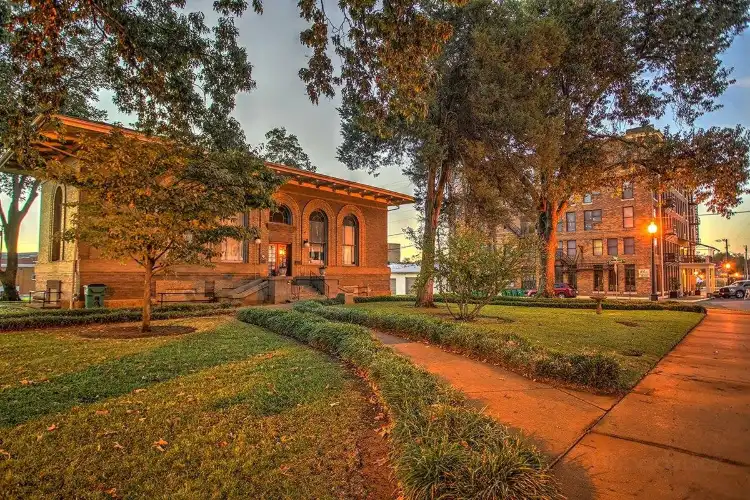 Hotels near Historic Howard House 1848