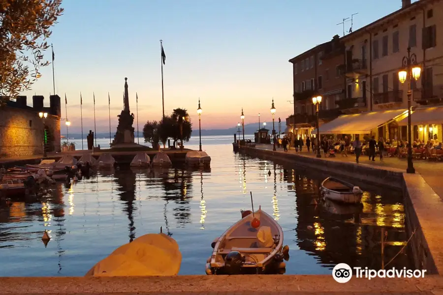 Lungolago di Lazise