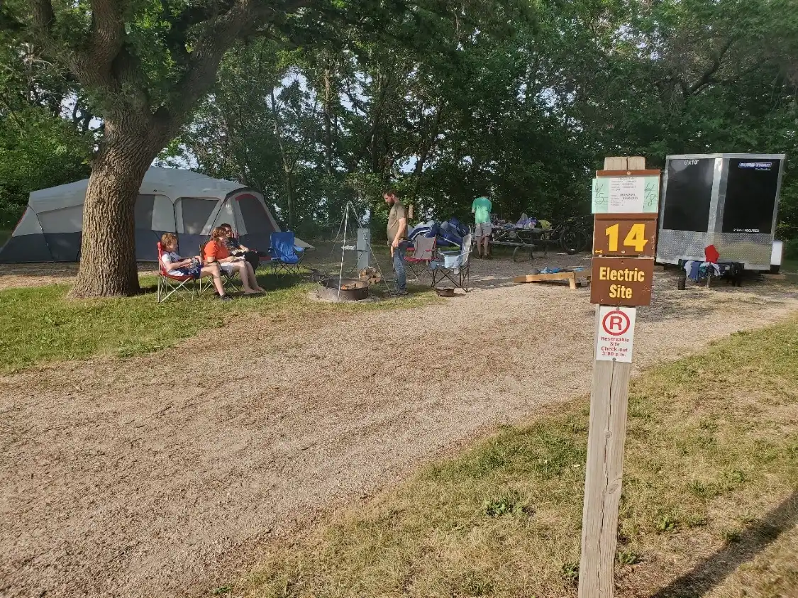 Hotels near Emerson Bay State Recreation Area