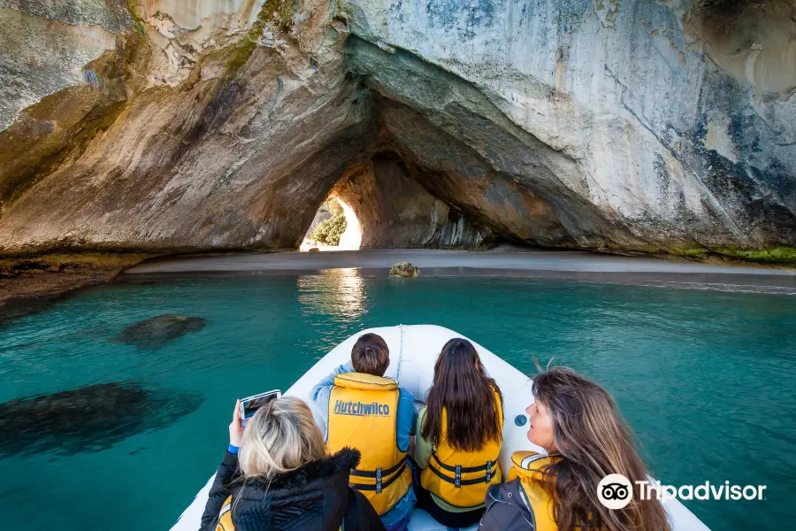 Hahei Explorer Cathedral Cove Boat Tour