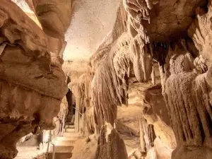 CRYSTAL ONYX Cave