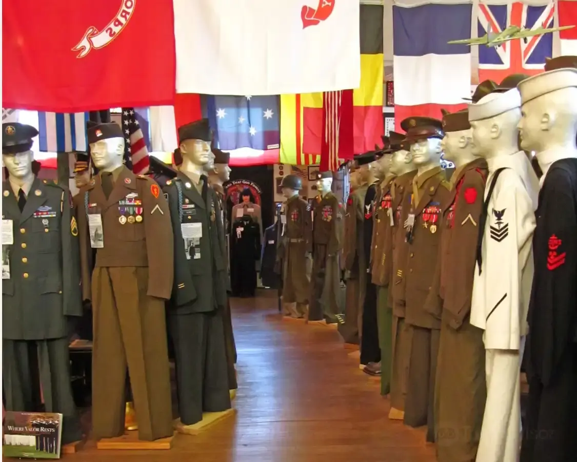 Hotels near Livingston County War Museum