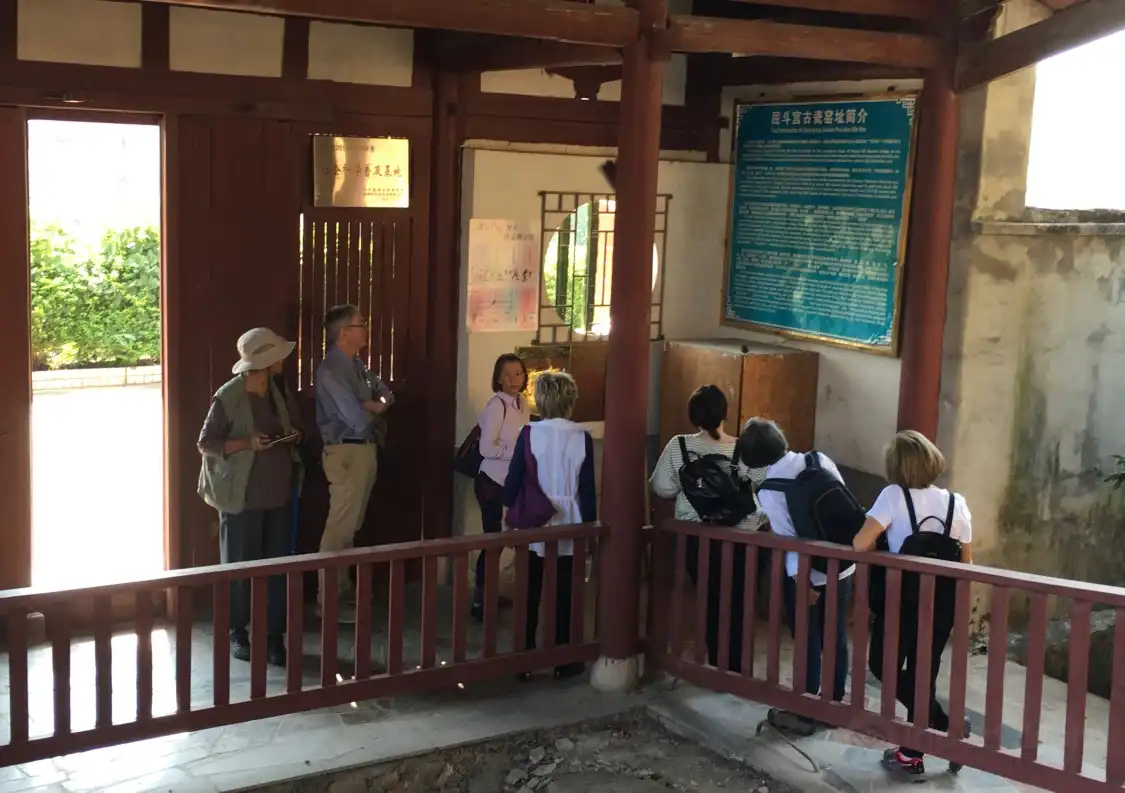 Hotels near Qudougong Guyaozhi