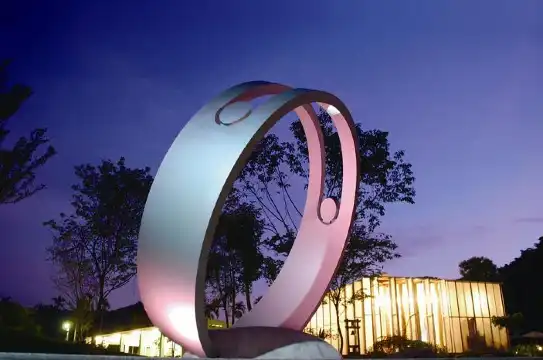 Hotels near Paper Dome