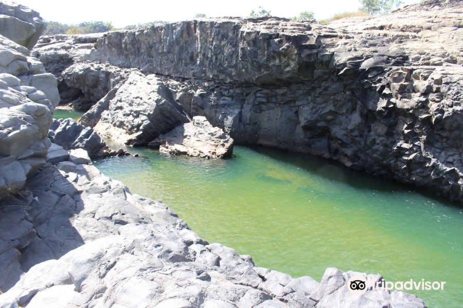 ${{cityDName}} to Einasleigh Flights