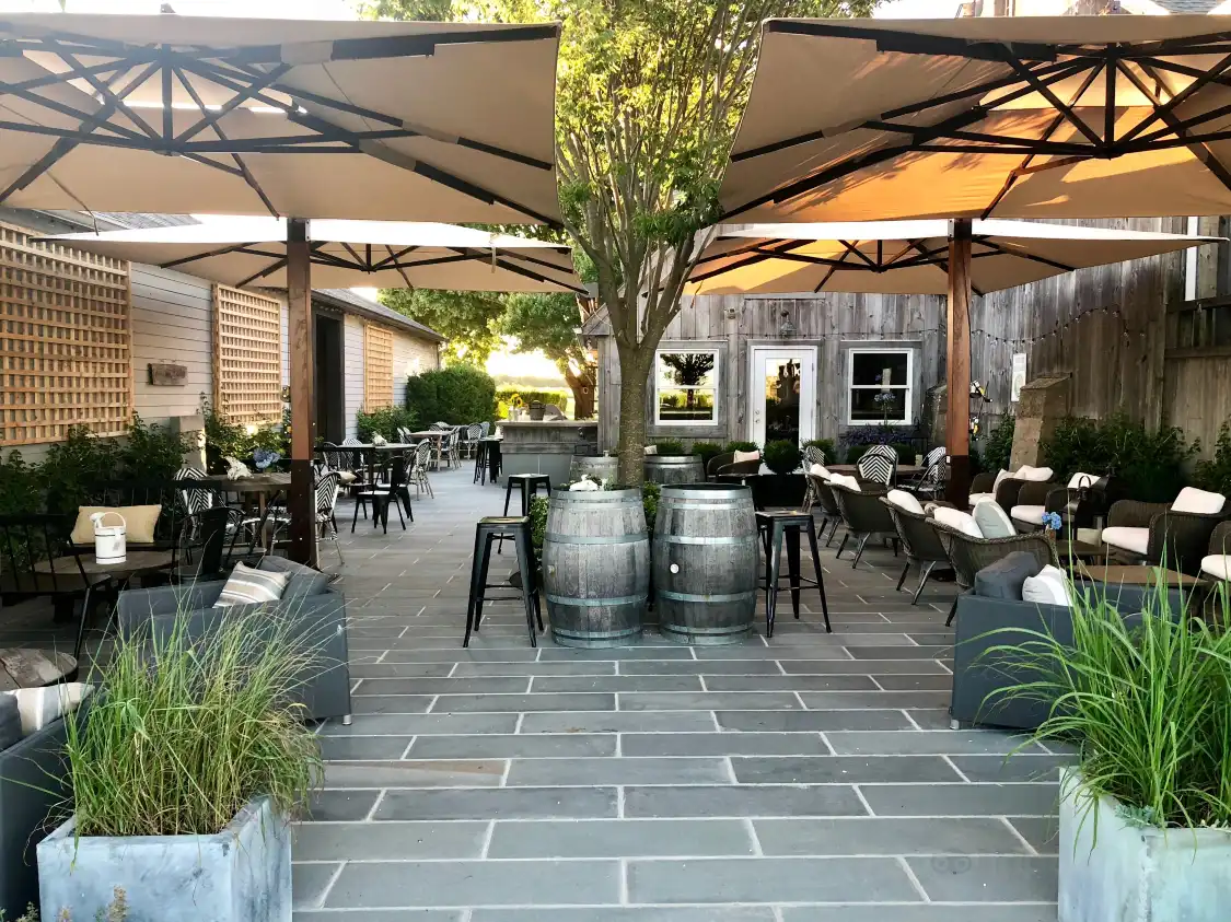 Hotels near Rose Hill Vineyards & Inn