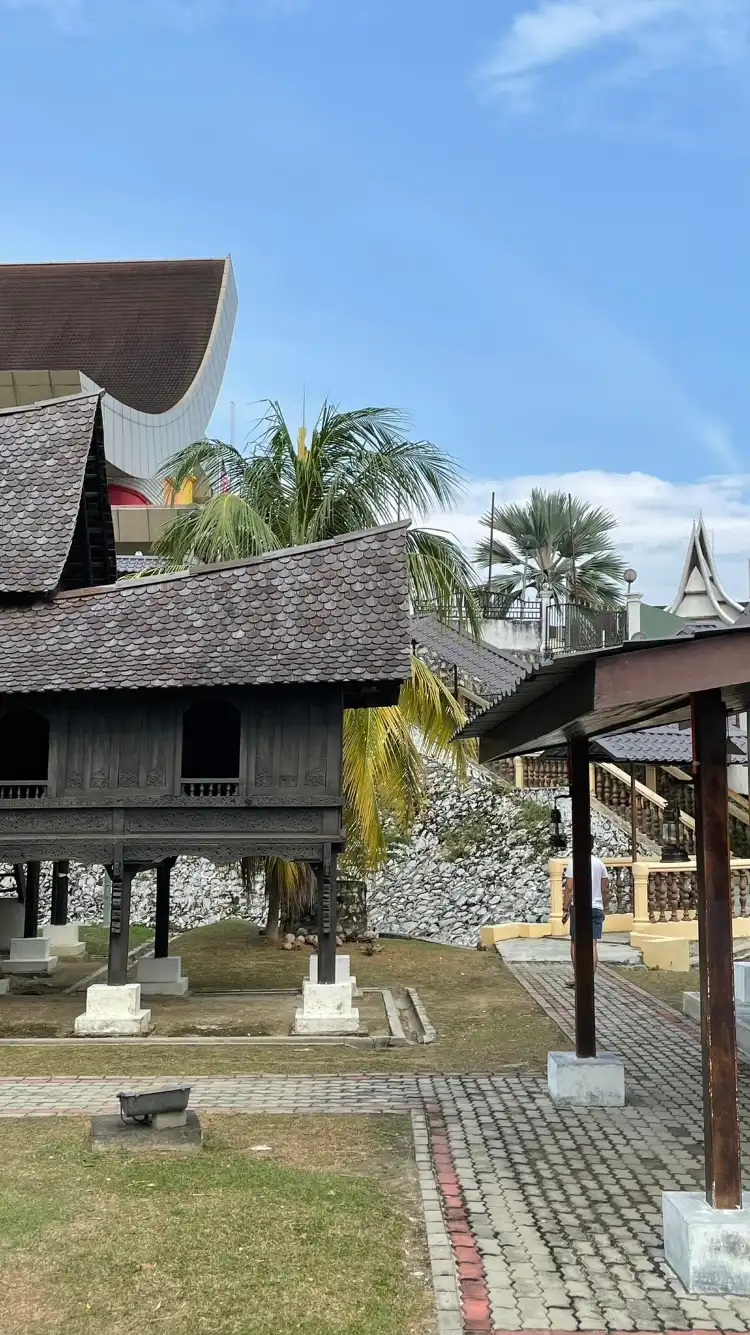 Hotels near Zhi Yuan Tang Chinese Temple