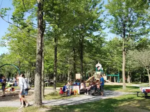 レ・サリーヌ公園