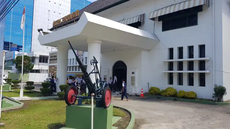 Hotels near Museum Perjuangan TNI