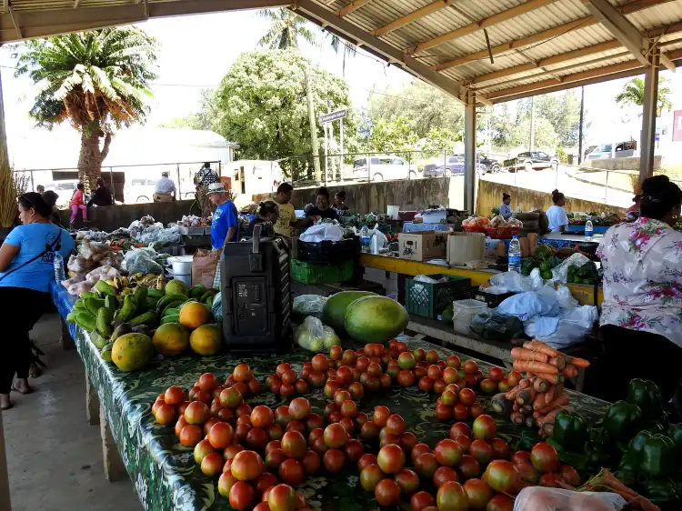 Hotels near Utakalongalu Market