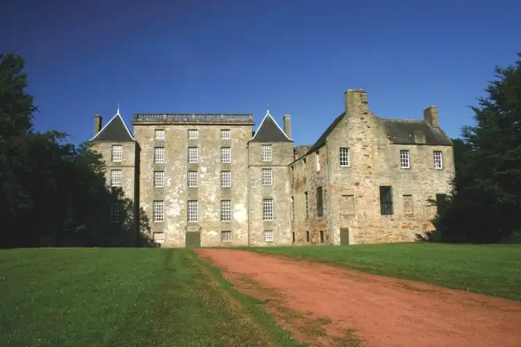 Hotels near Kinneil Museum