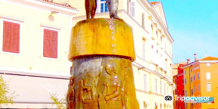 Fountain on Main Square