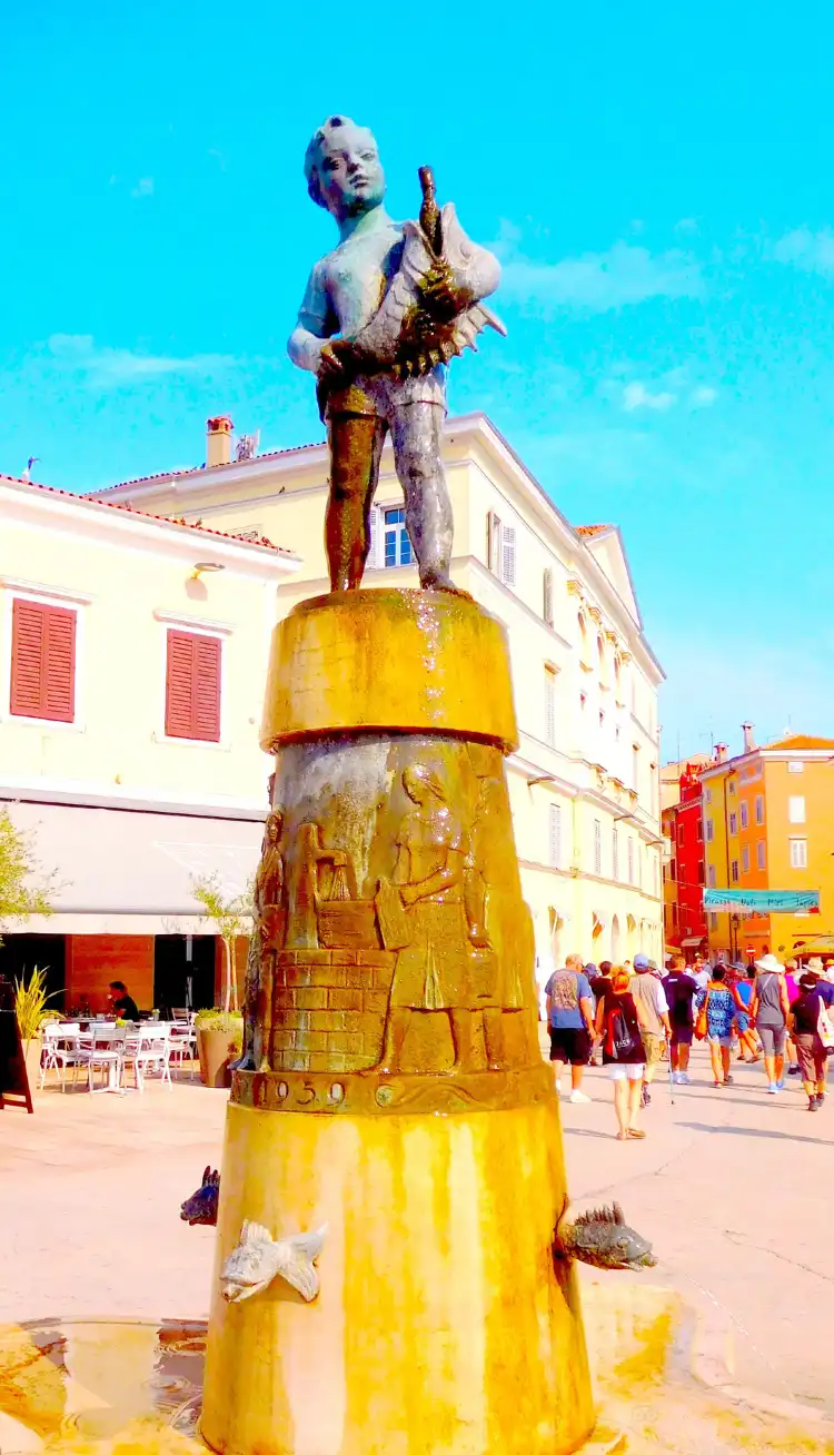 Hotel dekat Fountain on Main Square