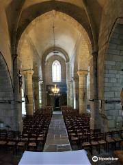 Église Saint-Martial et village de Brigueuil