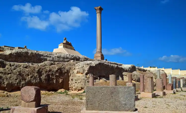 Hotels near Sarapeum (Serapeion)