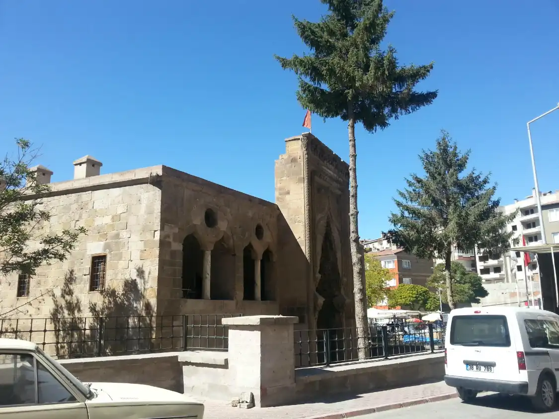 Отели рядом с достопримечательностью «Ak Medrese»