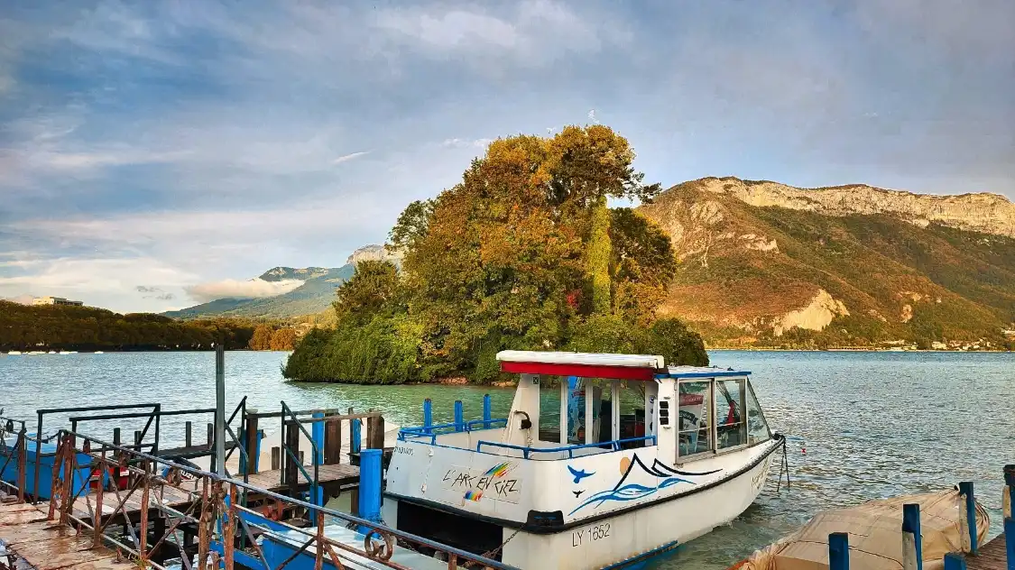 Hotels near Ile des Cygnes